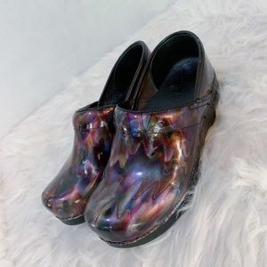 DANSKO | Black and oil slick clogs size 7